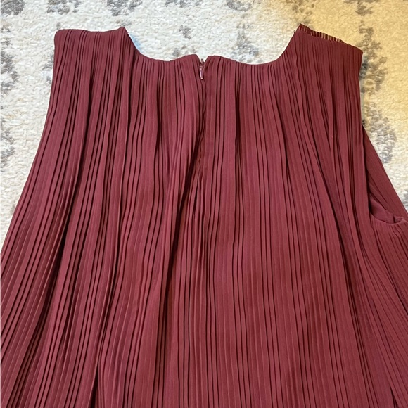 Club Monaco Pleated Sleeveless Blouse - Picture 3 of 9